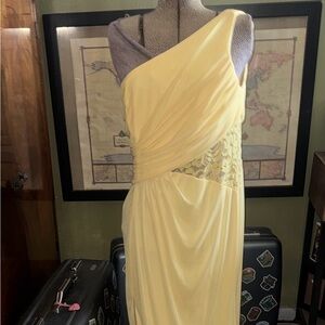 StunningDavid'sBridalOne-ShoulderYellow Gown Size 14Perfect for Prom/Bridesmaid